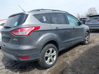 2013 Ford Escape SE with VIN 1FMCU0GX8DUB98700, listed as a IAAI auction lot 42012090 with 221,394 mi miles. Bid and sale history available at carsss.com. Image 4.