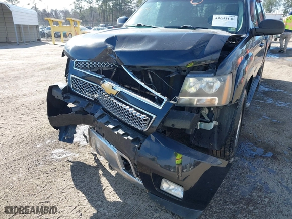2009 Chevrolet Avalanche LT w/2LT with VIN 3GNFK22079G191901, listed as a IAAI auction lot 41641130 with 187,892 mi miles. Bid and sale history available at carsss.com. Image 6.