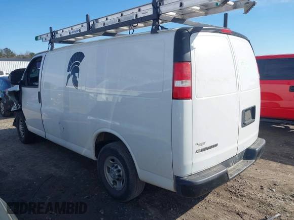 2017 Chevrolet Express Cargo Van with VIN 1GCWGAFF8H1139628, listed as a IAAI auction lot 41673116 with 173,895 mi miles. Bid and sale history available at carsss.com. Image 3.
