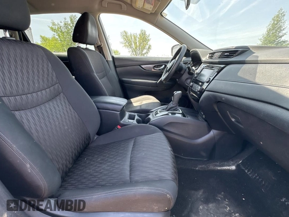 2020 Nissan Rogue SV z VIN 5N1AT2MV3LC757373, wystawiony jako Copart lot #61394125 z przebiegiem 122 837 mil mil oraz Czysty tytuł • Clean title. Historia ofert i sprzedaży dostępna na DreamBid. Obrazek 5.