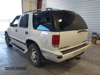 1995 Chevrolet Blazer with VIN 1GNDT13W0S2182537, listed as a IAAI auction lot 42647704 with 288,515 mi miles and . Bid and sale history available at DreamBid. Image 3.