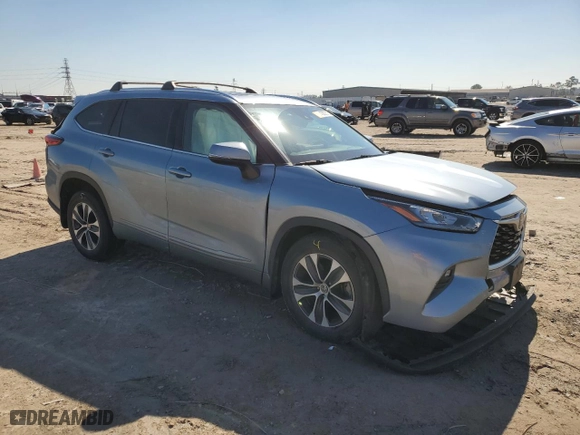 2020 Toyota Highlander XLE with VIN 5TDGZRAH1LS023866, listed as a Copart auction lot 43802315 with 49,400 mi miles and Salvage Title. Bid and sale history available at carsss.com. Image 4.