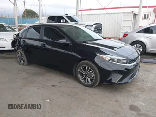 2023 Kia Forte LXS z VIN 3KPF24AD5PE646813, wystawiony jako IAAI lot #41494292 z przebiegiem 29 003 mil mil oraz . Historia ofert i sprzedaży dostępna na DreamBid. Obrazek 1.