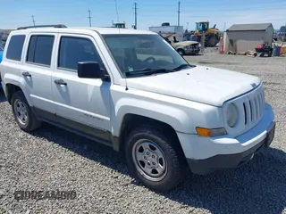 2014 Jeep Patriot Sport z VIN 1C4NJPBA6ED511990, wystawiony jako IAAI lot #42644248 z przebiegiem 113 296 mil mil oraz . Historia ofert i sprzedaży dostępna na DreamBid. Obrazek 1.