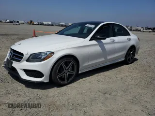 2017 Mercedes-Benz C 300 z VIN 55SWF4KB6HU220298, wystawiony jako Copart lot #60870145 z przebiegiem 83 642 mil mil oraz Szkoda całkowita • Salvage title. Historia ofert i sprzedaży dostępna na DreamBid. Obrazek 1.