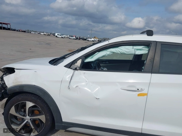 2017 Hyundai Tucson Value with VIN KM8J33A27HU564306, listed as a IAAI auction lot 40983257 with 53,590 mi miles. Bid and sale history available at carsss.com. Image 6.