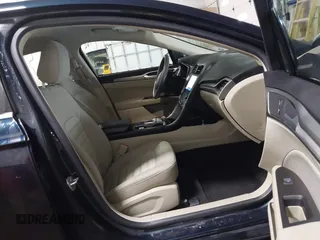 2020 Ford Fusion SE with VIN 3FA6P0HD0LR111817, listed as a IAAI auction lot 41542207 with 59,718 mi miles. Bid and sale history available at carsss.com. Image 5.