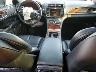 2018 Lincoln Continental Select with VIN 1LN6L9TK0J5616266, listed as a Copart auction lot 70592123 with 105,133 mi miles. Bid and sale history available at carsss.com. Image 8.