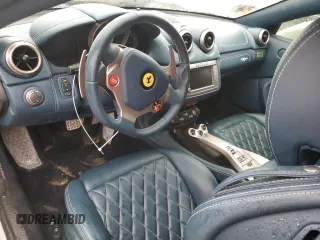 2012 Ferrari California z VIN ZFF65TJA9C0186664, wystawiony jako Copart lot #43286695 z przebiegiem Nie podano mil oraz Szkoda całkowita • Salvage title. Historia ofert i sprzedaży dostępna na DreamBid. Obrazek 8.