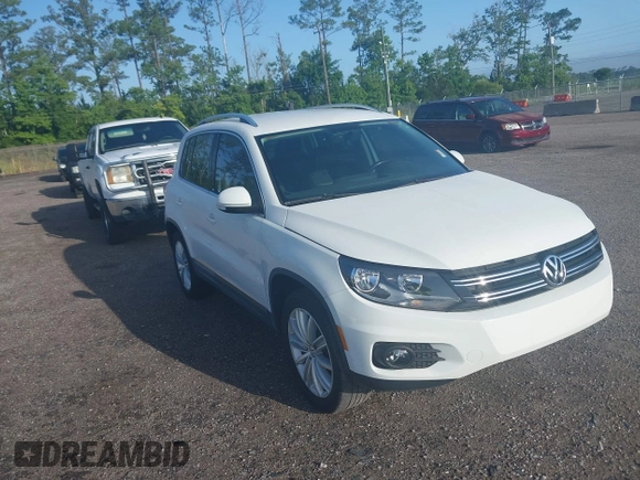 2014 Volkswagen Tiguan SE с VIN WVGAV3AX0EW598528, выставлен на аукционе IAAI как лот 42453851 с пробегом 141 869 миль миль и . История ставок и продаж доступна на DreamBid. Изображение 1.