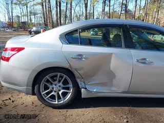 2009 Nissan Maxima 3.5 S with VIN 1N4AA51E19C853663, listed as a IAAI auction lot 41327128 with 127,118 mi miles. Bid and sale history available at carsss.com. Image 6.