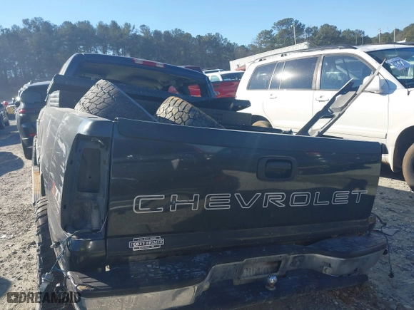 2003 Chevrolet Silverado 1500 Work Truck with VIN 2GCEC19XX31352031, listed as a IAAI auction lot 41283482 with 131,106 mi miles. Bid and sale history available at carsss.com. Image 15.