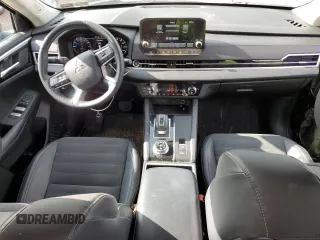2023 Mitsubishi Outlander SE z VIN JA4J4UA87PZ011064, wystawiony jako Copart lot #56148365 z przebiegiem 28 144 mil mil oraz Szkoda całkowita • Salvage title. Historia ofert i sprzedaży dostępna na DreamBid. Obrazek 8.