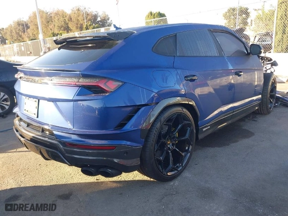 2024 Lamborghini Urus Performante with VIN ZPBUC3ZL3RLA30847, listed as a IAAI auction lot 40935032 with 1 mi miles. Bid and sale history available at carsss.com. Image 4.