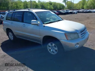 2003 Toyota Highlander z VIN JTEHF21A230148445, wystawiony jako IAAI lot #42219704 z przebiegiem 214 826 mil mil oraz . Historia ofert i sprzedaży dostępna na DreamBid. Obrazek 1.