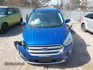 2017 Ford Escape SE z VIN 1FMCU0G95HUB75348, wystawiony jako IAAI lot #41790288 z przebiegiem 55 129 mil mil oraz . Historia ofert i sprzedaży dostępna na DreamBid. Obrazek 12.