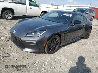 2024 Toyota 86 Premium z VIN JF1ZNBE12R9751539, wystawiony jako Copart lot #51180935 z przebiegiem 17 781 mil mil oraz Szkoda całkowita • Salvage title. Historia ofert i sprzedaży dostępna na DreamBid. Obrazek 1.