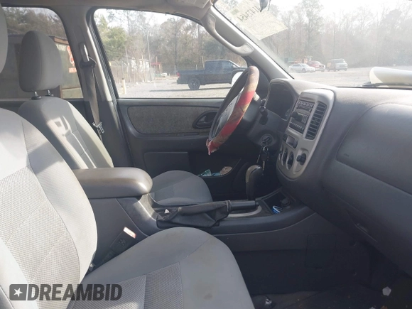 2006 Ford Escape XLT with VIN 1FMYU03Z56KC55074, listed as a IAAI auction lot 41473454 with 164,399 mi miles. Bid and sale history available at carsss.com. Image 5.