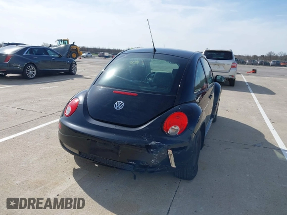 2010 Volkswagen New Beetle Coupe with VIN 3VWPW3AG0AM021811, listed as a IAAI auction lot 41941708 with 121,255 mi miles. Bid and sale history available at carsss.com. Image 6.