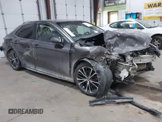 2020 Toyota Camry SE z VIN 4T1J11AKXLU922887, wystawiony jako IAAI lot #41843765 z przebiegiem 112 377 mil mil oraz . Historia ofert i sprzedaży dostępna na DreamBid. Obrazek 1.