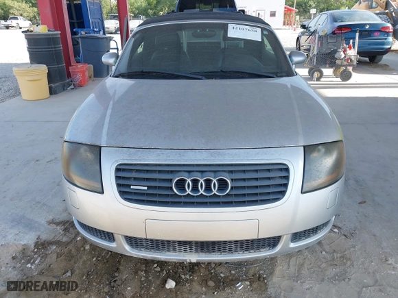 2001 Audi TT with VIN TRUUT28N811000964, listed as a IAAI auction lot 42107658 with 101,629 mi miles. Bid and sale history available at carsss.com. Image 6.