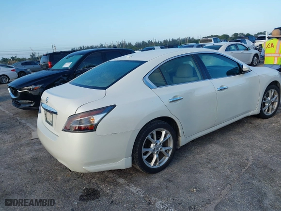2014 Nissan Maxima 3.5 SV w/Sport Pkg with VIN 1N4AA5AP0EC483561, listed as a IAAI auction lot 42005673 with 81,731 mi miles. Bid and sale history available at carsss.com. Image 4.