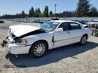 2006 Lincoln Town Car Signature z VIN 1LNHM81W16Y634609, wystawiony jako Copart lot #55305485 z przebiegiem 211 975 mil mil oraz Szkody całkowita. Historia ofert i sprzedaży dostępna na DreamBid. Obrazek 1.