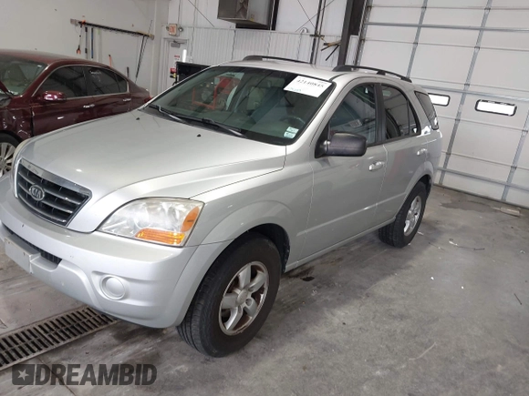 2008 Kia Sorento LX z VIN KNDJC735385786113, wystawiony jako IAAI lot #42140845 z przebiegiem 174 289 mil mil oraz . Historia ofert i sprzedaży dostępna na DreamBid. Obrazek 2.