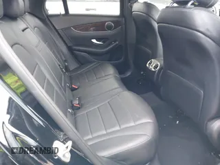2019 Mercedes-Benz GLC 300 z VIN WDC0G4JB0KV135806, wystawiony jako IAAI lot #41935274 z przebiegiem 85 704 mil mil oraz . Historia ofert i sprzedaży dostępna na DreamBid. Obrazek 8.