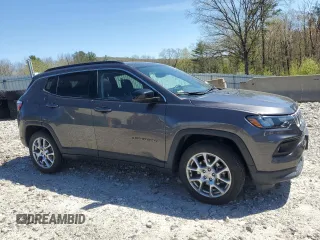 2022 Jeep Compass Latitude Lux with VIN 3C4NJDFB2NT164072, listed as a Copart auction lot 55399095 with 33,666 mi miles and Salvage title. Bid and sale history available at DreamBid. Image 4.