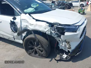 2023 Toyota RAV4 Hybrid XSE с VIN 4T3E6RFV0PU138218, выставлен на аукционе IAAI как лот 42181731 с пробегом 23 999 миль миль и . История ставок и продаж доступна на DreamBid. Изображение 6.