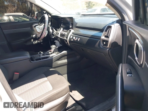 2021 Kia Sorento LX z VIN 5XYRG4LC5MG021586, wystawiony jako IAAI lot #42000187 z przebiegiem 81 046 mil mil oraz . Historia ofert i sprzedaży dostępna na DreamBid. Obrazek 5.