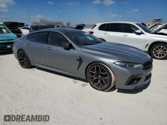 2024 BMW M8 Competition z VIN WBSGV0C02RCN81436, wystawiony jako Copart lot #76872664 z przebiegiem Nie podano mil oraz Nie do naprawy • Non repairable. Historia ofert i sprzedaży dostępna na DreamBid. Obrazek 4.
