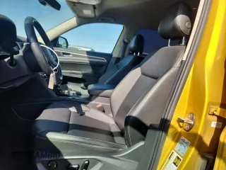2018 Volkswagen Atlas SE with VIN 1V2DR2CA1JC549051, listed as a Copart auction lot 60279295 with 121,063 mi miles and Salvage title. Bid and sale history available at DreamBid. Image 7.