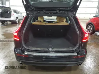 2020 Volvo V60 Momentum z VIN YV1102EK2L2361873, wystawiony jako Copart lot #47556795 z przebiegiem 55 975 mil mil oraz Szkoda całkowita • Salvage title. Historia ofert i sprzedaży dostępna na DreamBid. Obrazek 6.