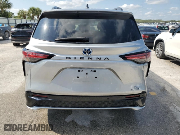 2022 Toyota Sienna XSE with VIN 5TDXRKEC9NS133380, listed as a Copart auction lot 43124635 with 31,600 mi miles and Non repairable. Bid and sale history available at DreamBid. Image 6.