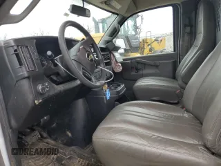 2018 Chevrolet Express Cargo z VIN 1GCWGAFGXJ1291456, wystawiony jako Copart lot #82140854 z przebiegiem 141 829 mil mil oraz Szkoda całkowita • Salvage title. Historia ofert i sprzedaży dostępna na DreamBid. Obrazek 7.