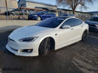 2017 Tesla Model S 100D with VIN 5YJSA1E20HF183807, listed as a Copart auction lot 48586495 with 172,668 mi miles and Salvage Title. Bid and sale history available at carsss.com. Image 1.