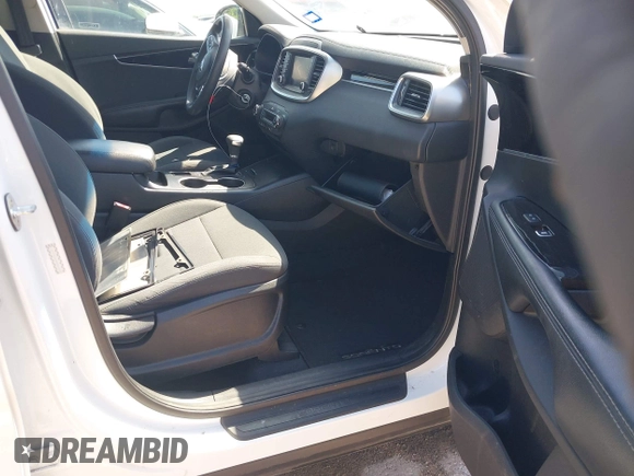 2019 Kia Sorento S V6 with VIN 5XYPG4A50KG565227, listed as a IAAI auction lot 42042549 with 1,234 mi miles. Bid and sale history available at carsss.com. Image 5.