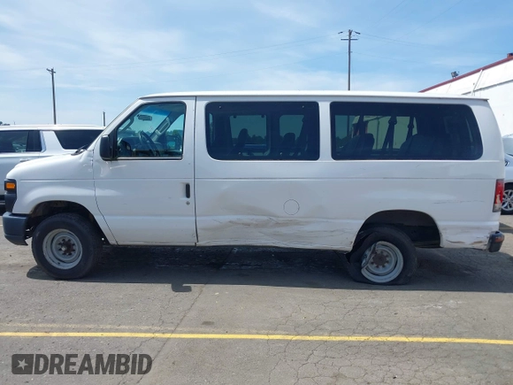 2013 Ford Econoline Passenger XL z VIN 1FBNE3BL4DDA56459, wystawiony jako IAAI lot #42223633 z przebiegiem 411 732 mil mil oraz . Historia ofert i sprzedaży dostępna na DreamBid. Obrazek 14.