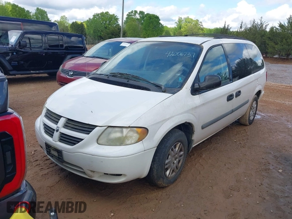 2007 Dodge Grand Caravan SE with VIN 1D4GP24R17B117067, listed as a IAAI auction lot 42006737 with 171,270 mi miles and . Bid and sale history available at DreamBid. Image 2.
