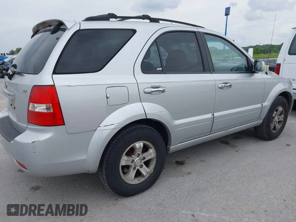 2007 Kia Sorento LX z VIN KNDJC736775716198, wystawiony jako IAAI lot #42372109 z przebiegiem 186 948 mil mil oraz . Historia ofert i sprzedaży dostępna na DreamBid. Obrazek 14.