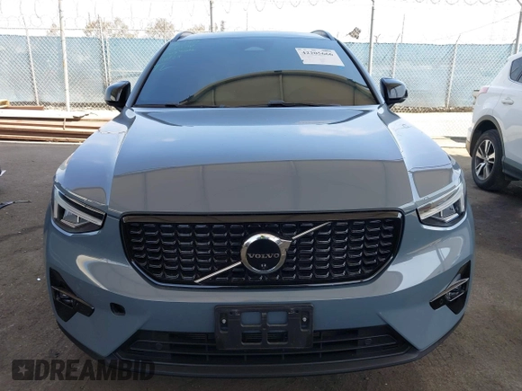 2023 Volvo XC40 Ultimate Dark Theme z VIN YV4L12UX9P2952245, wystawiony jako IAAI lot #42205666 z przebiegiem 19 952 mil mil oraz . Historia ofert i sprzedaży dostępna na DreamBid. Obrazek 12.