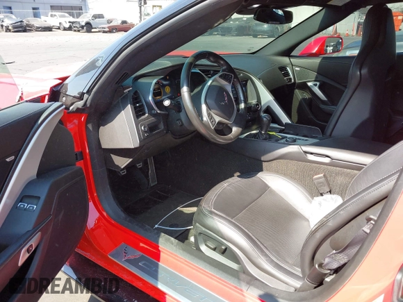 2015 Chevrolet Corvette 1LT z VIN 1G1YA2D77F5122992, wystawiony jako IAAI lot #42386670 z przebiegiem 59 722 mil mil oraz . Historia ofert i sprzedaży dostępna na DreamBid. Obrazek 19.