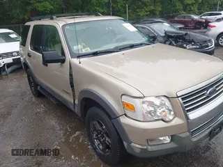 2006 Ford Explorer XLT z VIN 1FMEU73E96UA64187, wystawiony jako IAAI lot #42241828 z przebiegiem 157 792 mil mil oraz . Historia ofert i sprzedaży dostępna na DreamBid. Obrazek 6.