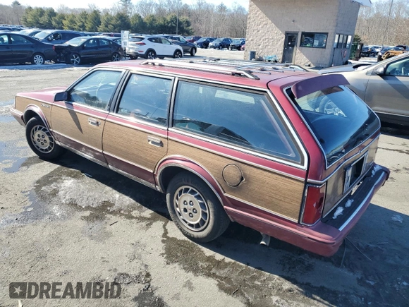 1993 Oldsmobile Cutlass z VIN 1G3AJ85N8P6362475, wystawiony jako Copart lot #45789795 z przebiegiem 103 756 mil mil oraz Tytuł czysty. Historia ofert i sprzedaży dostępna na DreamBid. Obrazek 2.