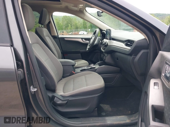 2020 Ford Escape SE z VIN 1FMCU9G68LUB54383, wystawiony jako IAAI lot #42356897 z przebiegiem 69 587 mil mil oraz . Historia ofert i sprzedaży dostępna na DreamBid. Obrazek 5.