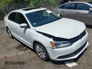 2014 Volkswagen Jetta SE z VIN 3VWD17AJ5EM437072, wystawiony jako IAAI lot #42463048 z przebiegiem 99 030 mil mil oraz . Historia ofert i sprzedaży dostępna na DreamBid. Obrazek 1.
