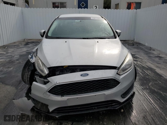2018 Ford Focus SE z VIN 1FADP3F29JL272804, wystawiony jako Copart lot #49612625 z przebiegiem Nie podano mil oraz Czysty tytuł • Clean title. Historia ofert i sprzedaży dostępna na DreamBid. Obrazek 5.