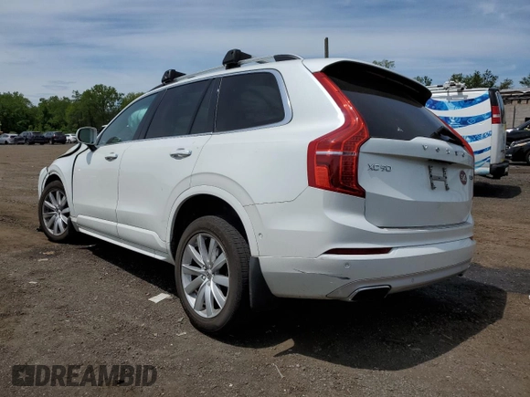2017 Volvo XC90 Momentum z VIN YV4A22PK7H1114064, wystawiony jako Copart lot #58829035 z przebiegiem 65 938 mil mil oraz Szkoda całkowita • Salvage title. Historia ofert i sprzedaży dostępna na DreamBid. Obrazek 2.
